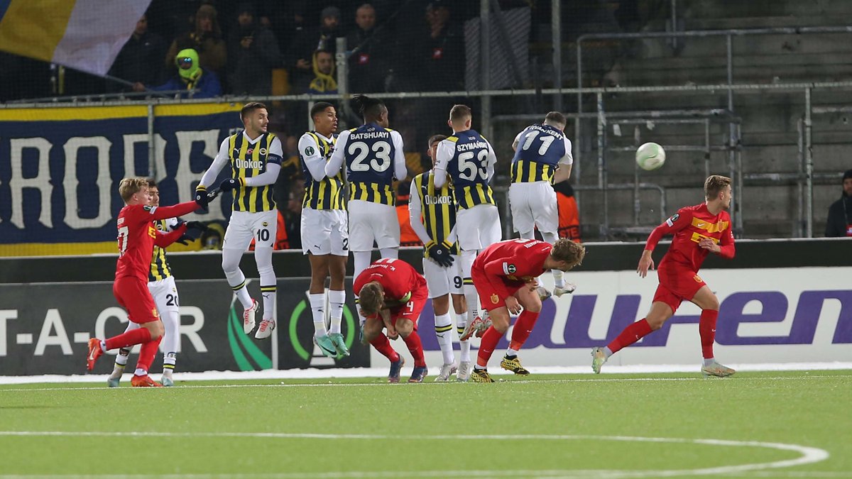 Fenerbahçe Konferans Ligi'nde deplasmanda ağır mağlubiyete engel olamadı