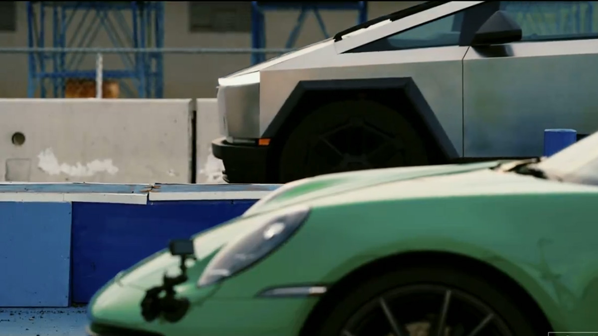 Bugün satışa çıkmıştı! Elon Musk'ın kamyoneti efsane Porsche 911'e yarışta toz yutturdu