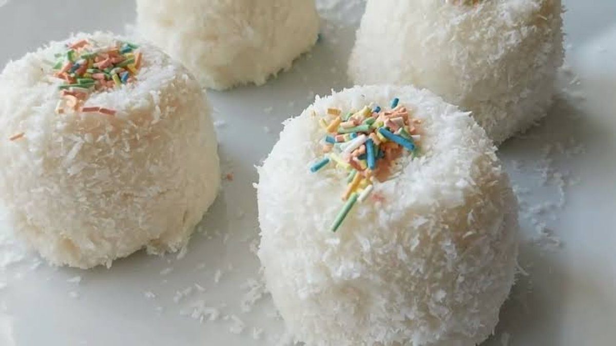 10 dakikada muhallebi tadında fincan tatlısı! Tatlı krizlerinize pratik çözüm