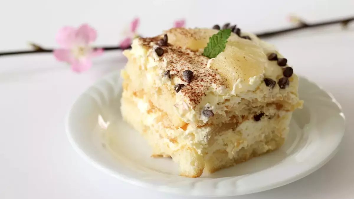 Yiyen tabak tabak yine isteyecek! Bu tatlı evinizin vazgeçilmezi olacak: Üstelik çok basit! İşte kardelen tatlısı tarifi...