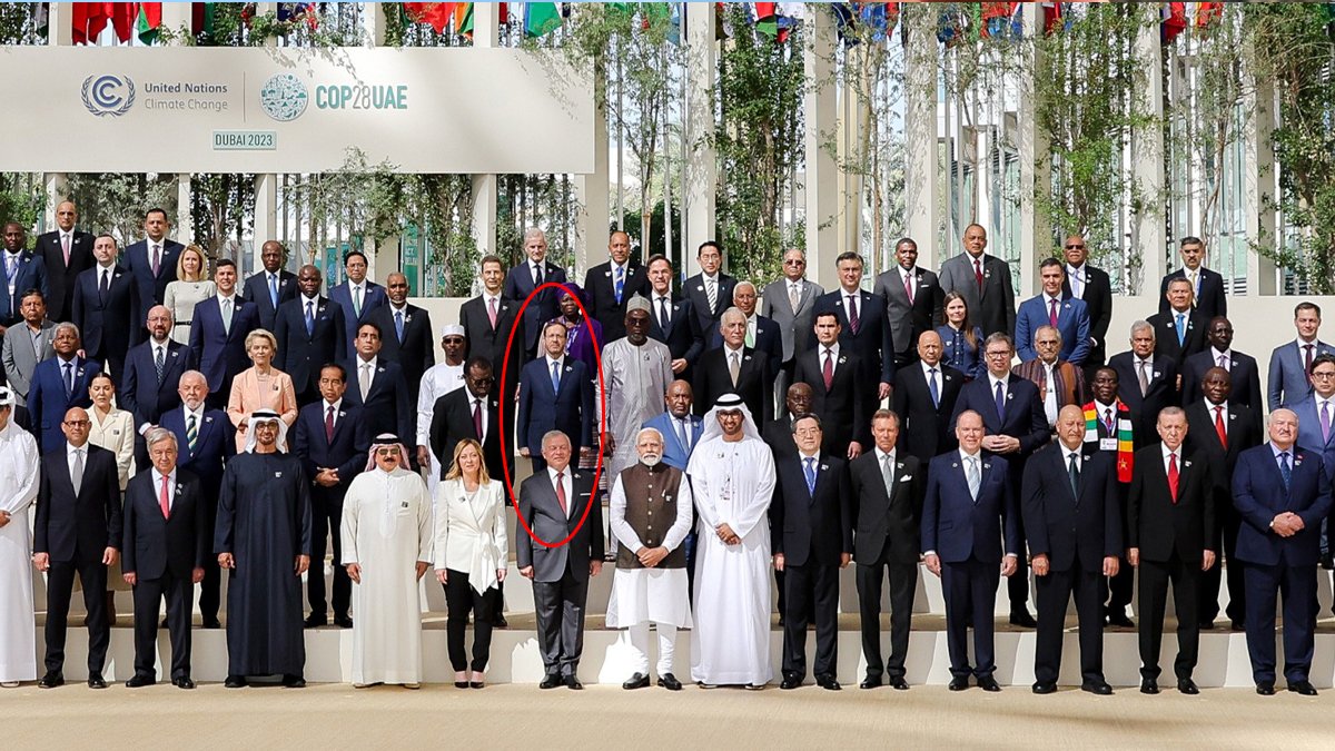 Liderlerden BAE'deki zirvede aile fotoğrafı: İsrail Cumhurbaşkanı'nın da toplantıya katılması dikkat çekti