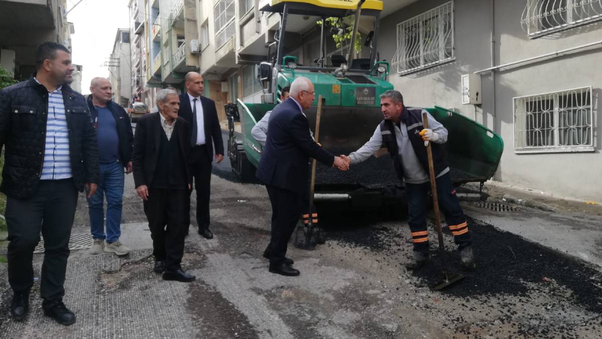 Karabağlar'da asfaltlamalar aynı hızla devam