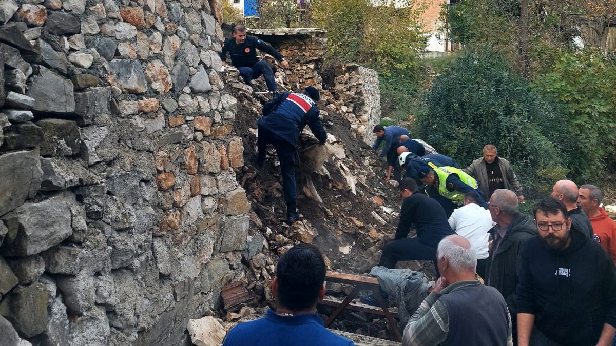 Antalya'da istinat duvarı çöktü: 1 çocuk öldü