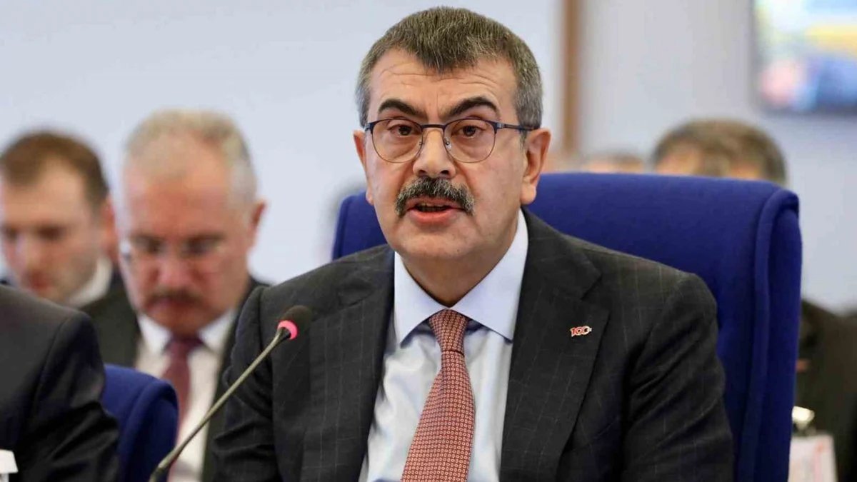 Bakan Tekin'den "ana dilde eğitim" sorusuna 'anayasa' vurgulu yanıt