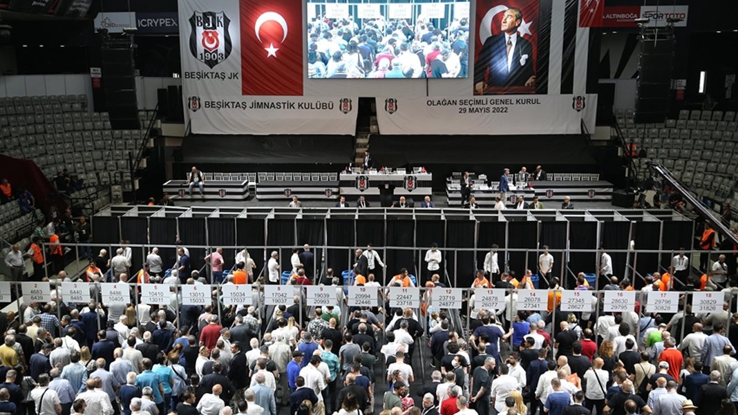 Beşiktaş'ta seçime doğru: Yarın yeni başkan seçilecek