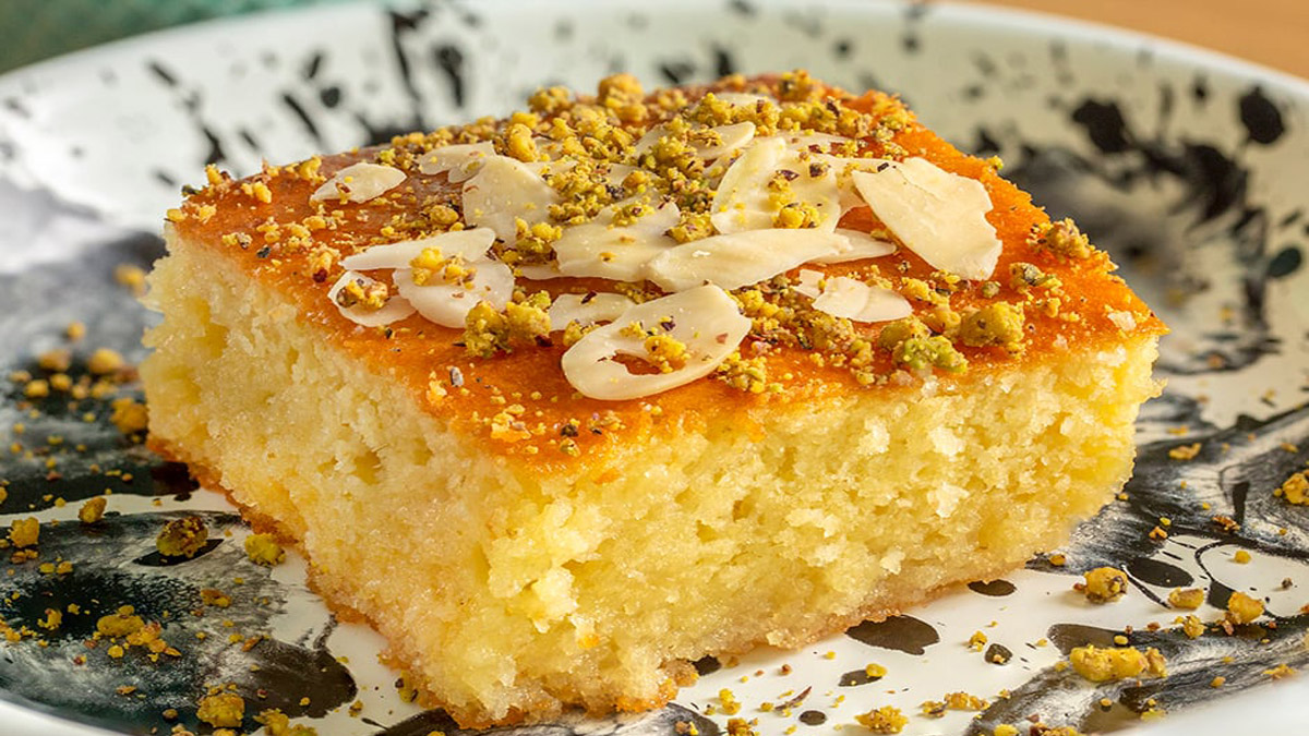 İrmikli 3 dakika tatlısı: Şerbetini sünger gibi çekiyor, eltiniz tarifi için başınızın etini yiyecek