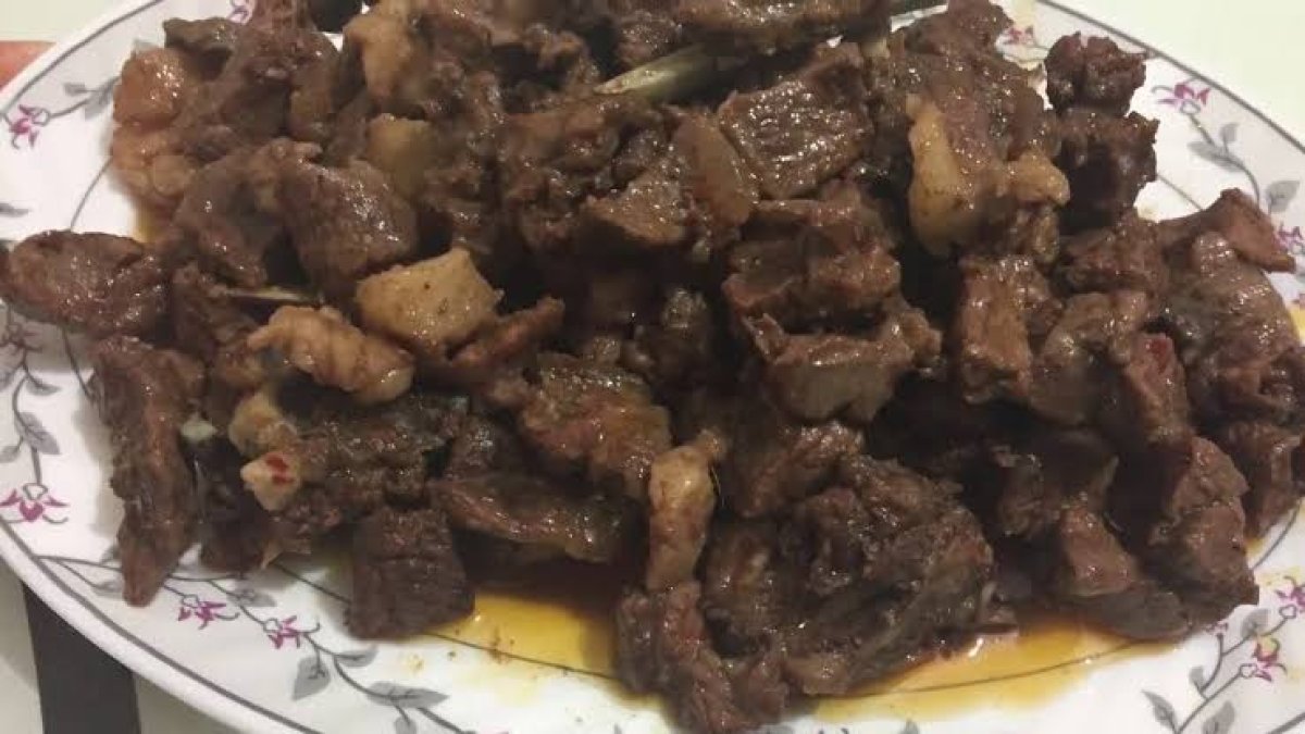 Kuşbaşı kavurmaya 1 bardak bundan ekleyin lokum gibi olacak! 33 yıllık usta sırrını verdi