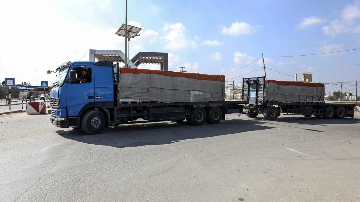 İnsani yardım taşıyan 100 tır Gazze'ye ulaştı