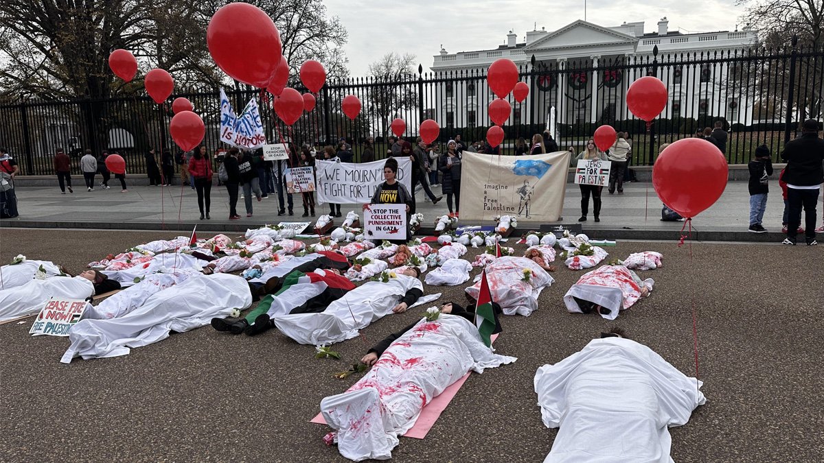 Kefen giyip yattılar! Beyaz Saray önünde Filistin'e destek
