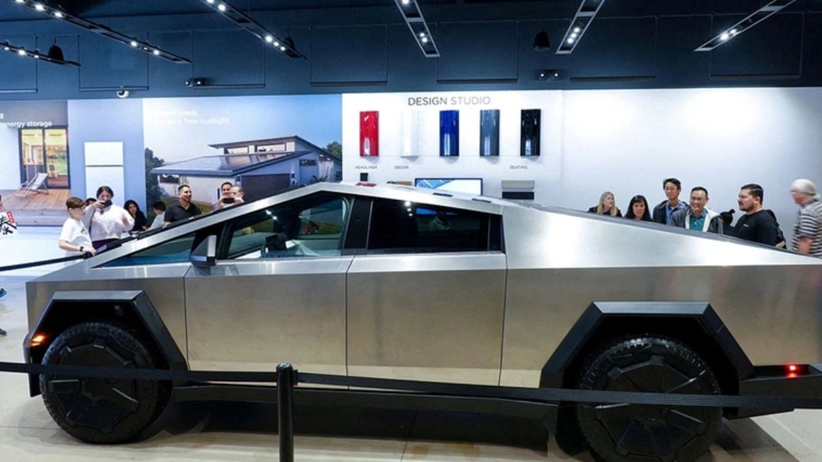 4 yıl önce tanıtılmıştı... Tesla Cybertruck artık satışta! İşte fiyatı...