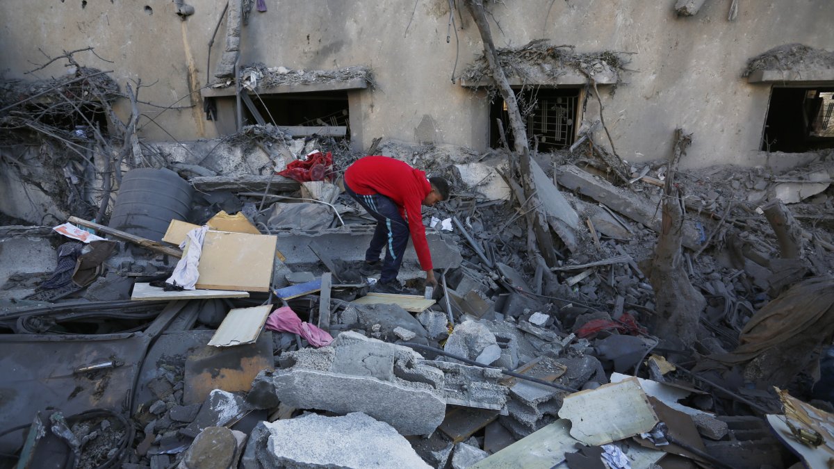 Gazze'de binlerce Filistinli enkaz altında: 'Ekipman yetersizliği nedeniyle cesetler çıkarılamıyor'