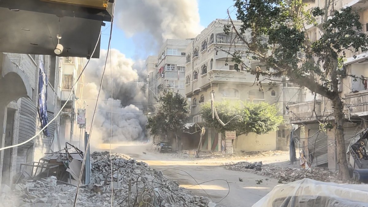 İsrail'den Gazze'ye her 10 dakikada bir hava saldırısı