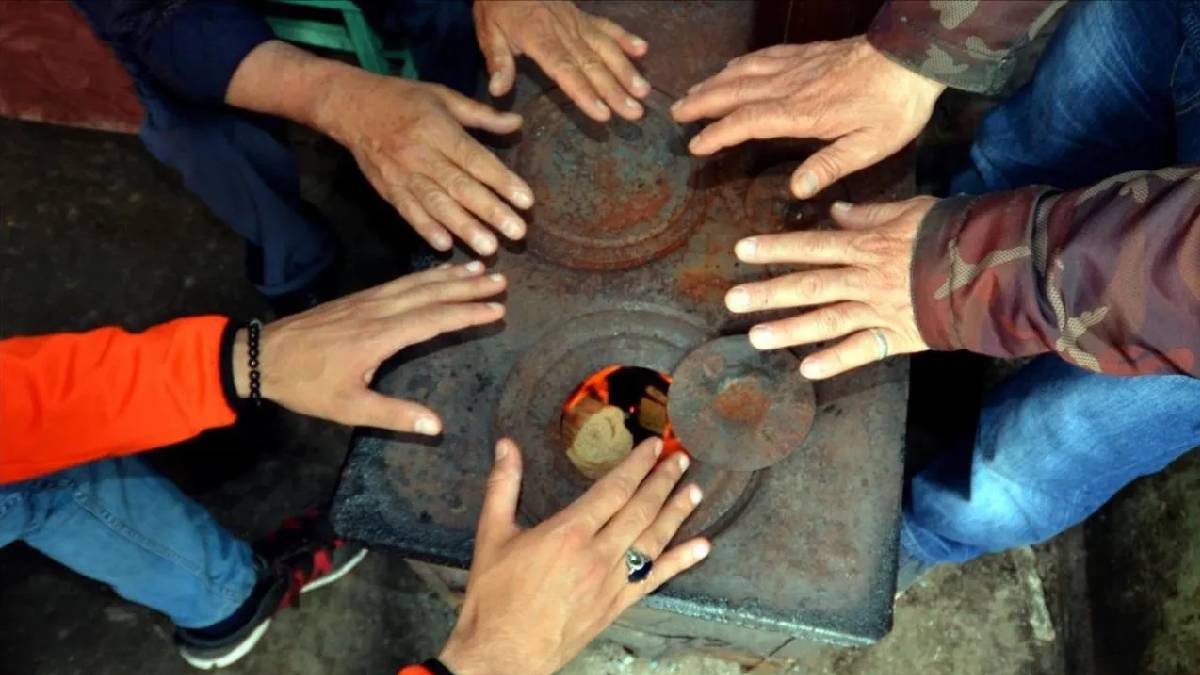 Bu fiyatlar kömür değil anca kazma kürek yaktırır! Fiyatı duyan tir tir titriyor: İşte güncel kömür ve odun fiyatları