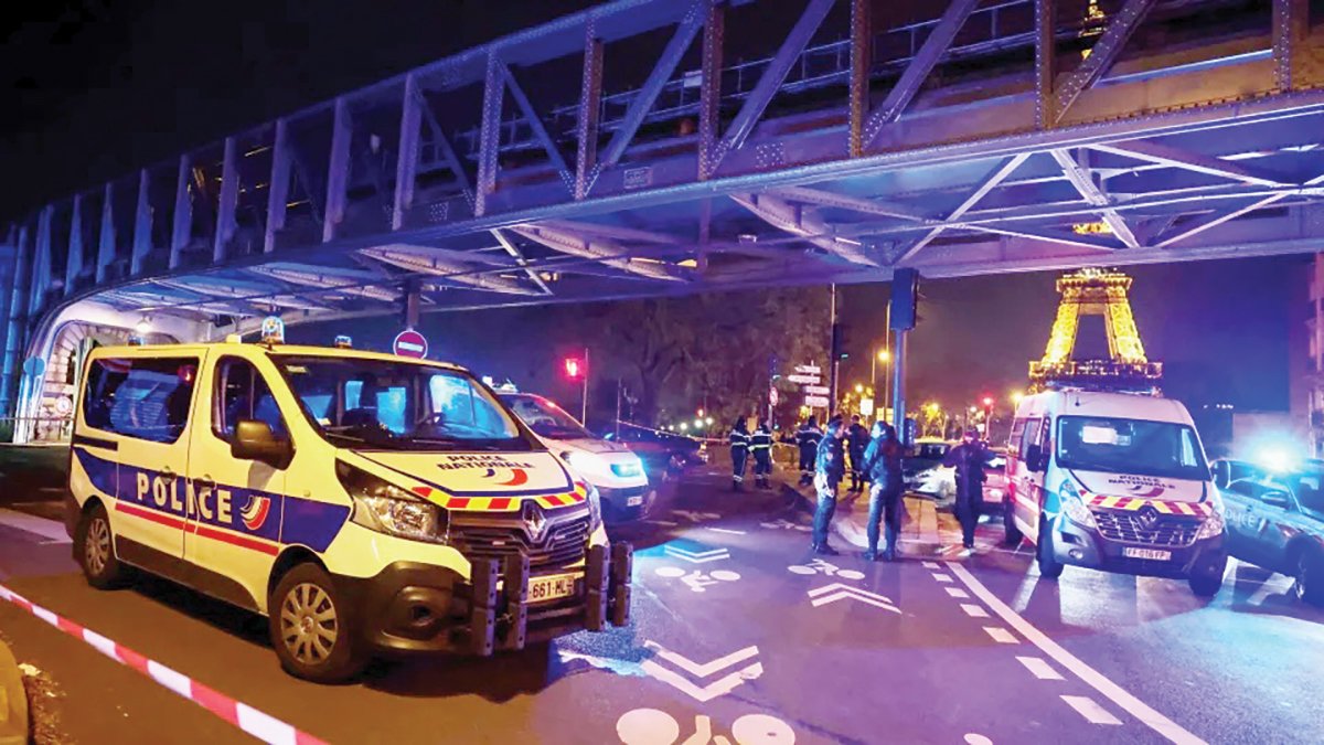 Eyfel’de çekiçli saldırı