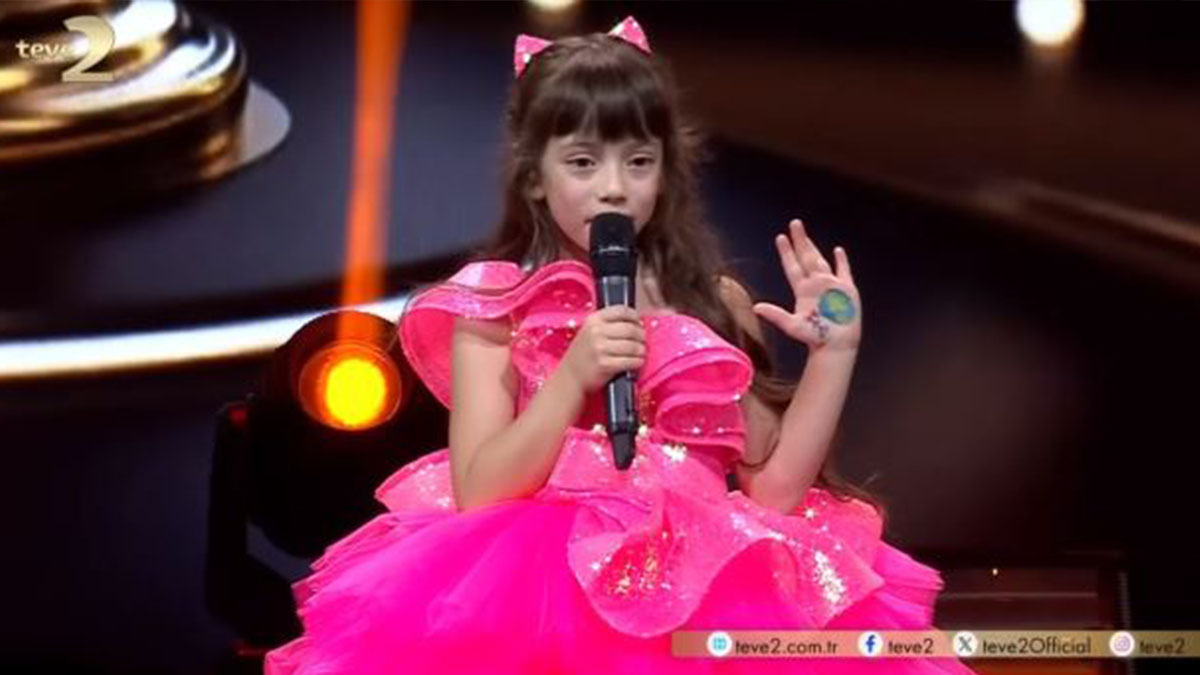 Altın kelebek ödülü alan çocuk oyuncudan Filistin göndermesi! Konuşmasıyla dakikalarca alkışlandı "Seni yetiştiren helal olsun"