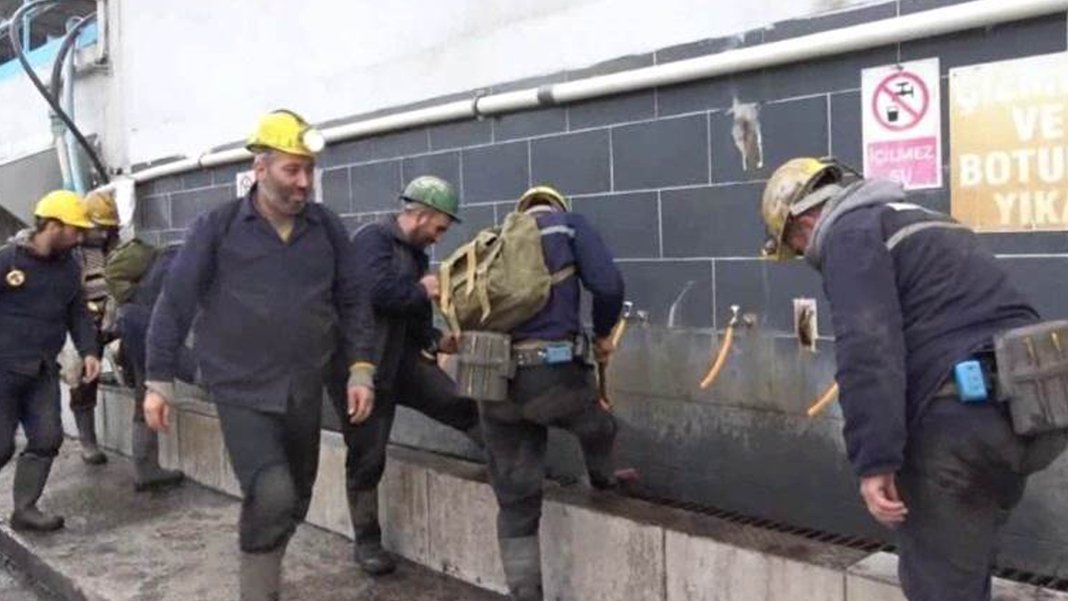 Somalı madencilerden: Bir avuç kömür için bir ömür verenlere selam olsun