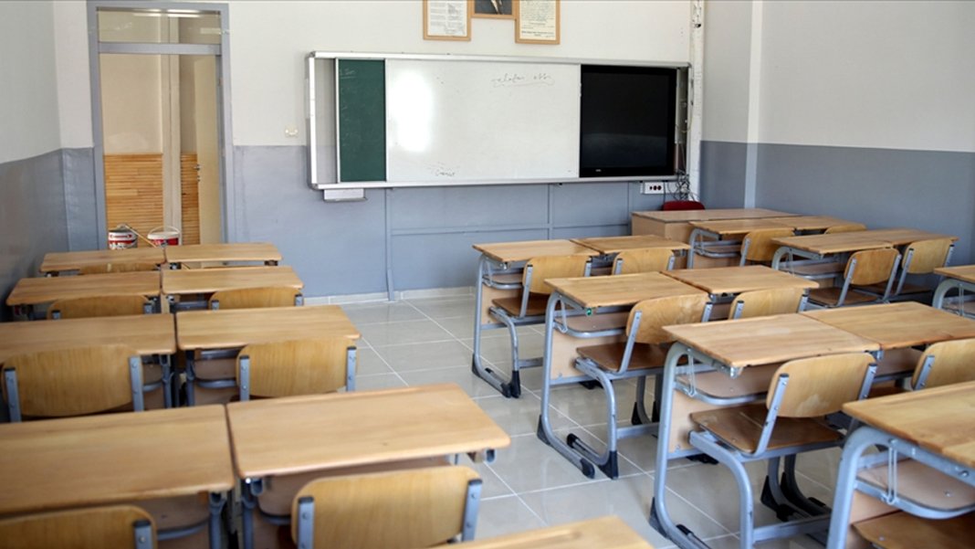 'Türk sosyal hayatında aile' dersi artık hazır: Ortaokul ve liselerde yeni dönem başlıyor