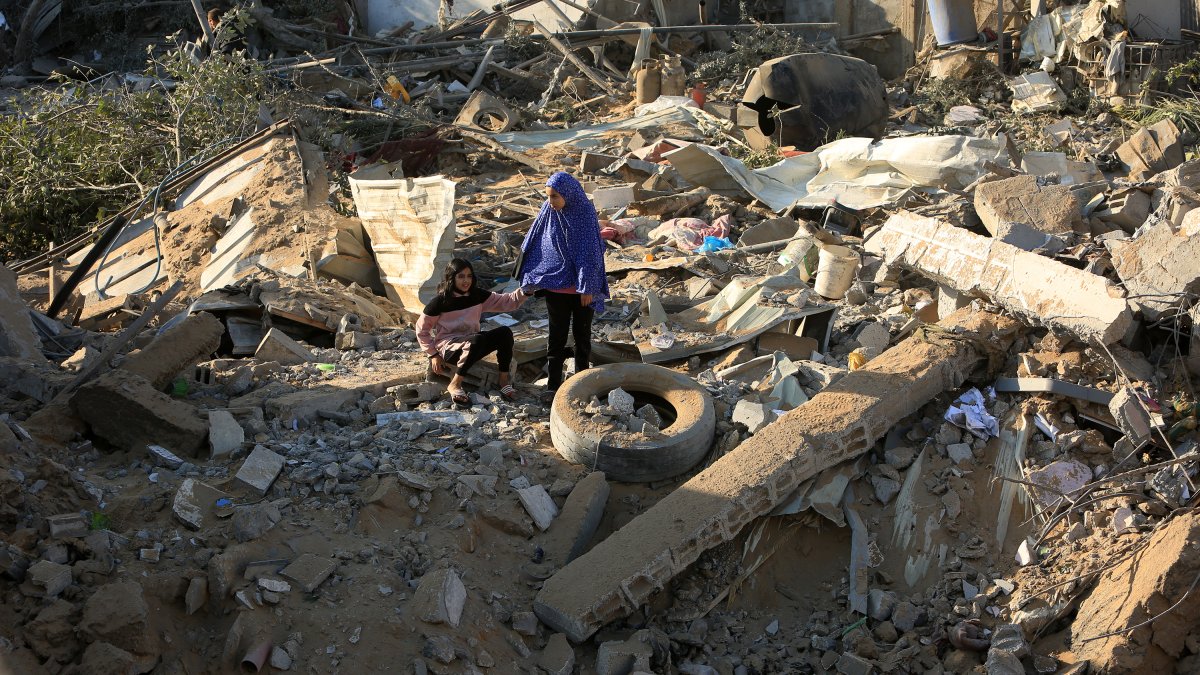 İsrail'den 2 okula hava saldırısı: 50 Filistinli hayatını kaybetti