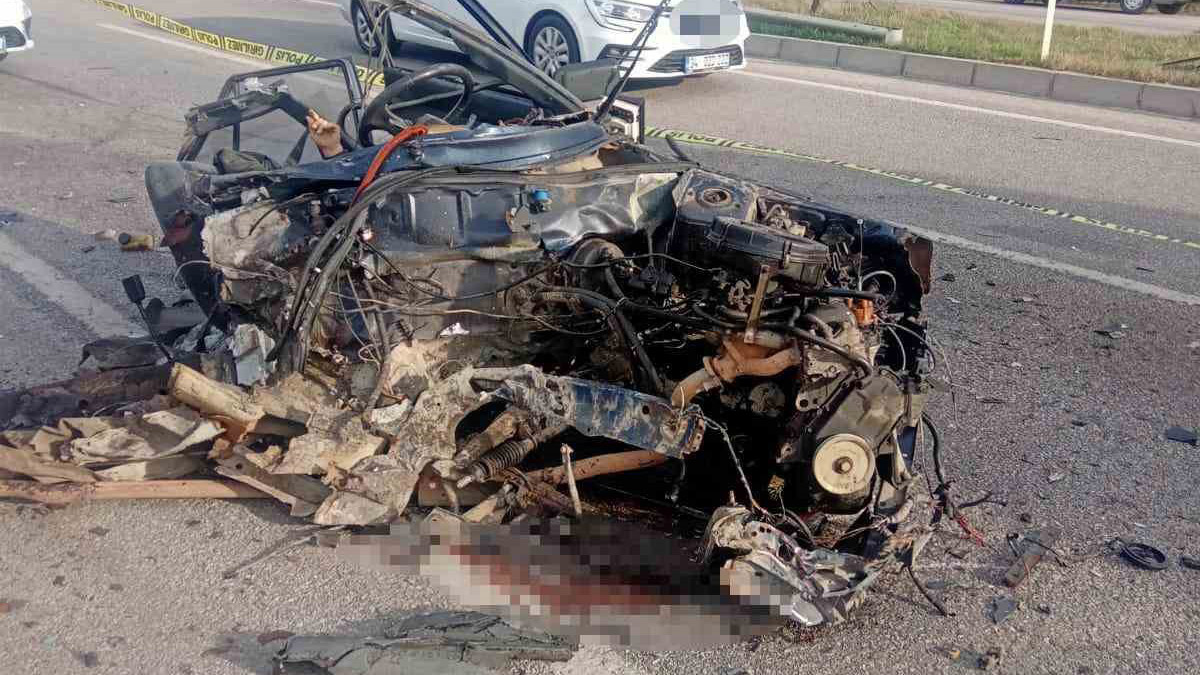 Samsun’da feci kaza! Otomobil parçalara ayrıldı: 2 ölü, 3 yaralı