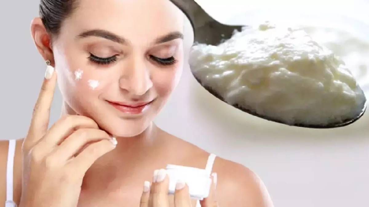 Yoğurdun içine 1 kaşık koyarak cilt sorunlarından kurtulun! Güneş lekesi, sivilce, iz… 10 dakikada bebeksi cilt etkisi