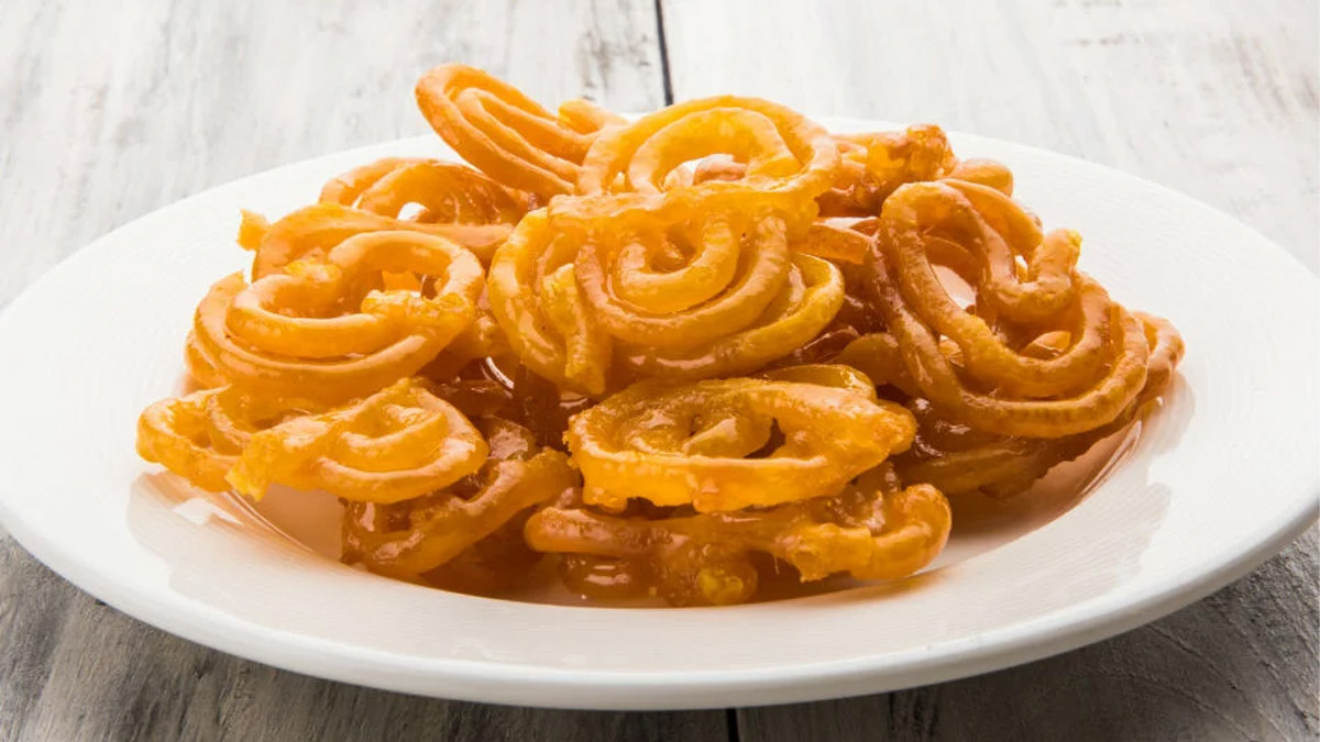 Malzemesi az lezzeti bol Jalebi tatlısı tarifi: Yapması sadece 5 dakika sürüyor: Daha çay olmadan tatlınız hazır