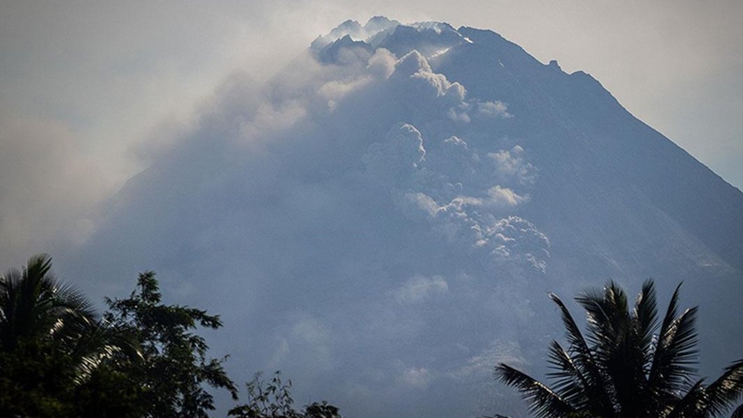 Endonezya'da patlayan Merapi Yanardağı'nda ölü sayısı 22'ye yükseldi