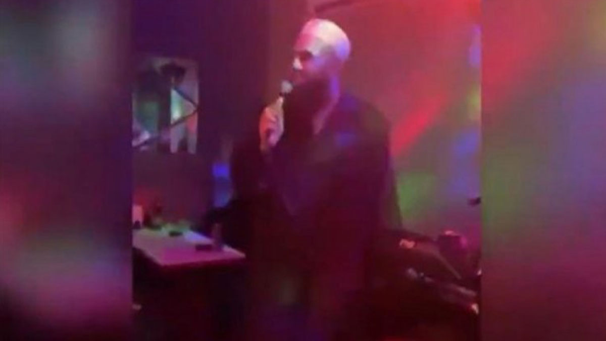 Tebliğcilerin yolu bu kez pavyona düştü! Mekana giderek dini uyarılarda bulundular! Pavyon çalışanlarına 'Amin' dedirttiler!