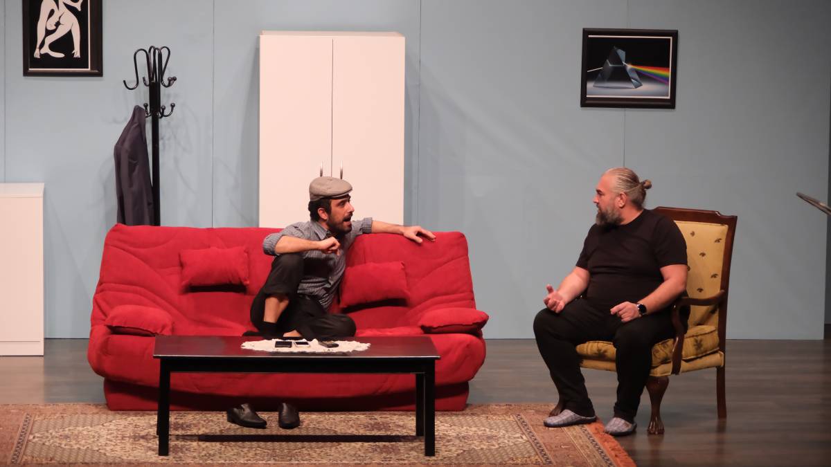 Aydın Büyükşehir Belediyesi Şehir Tiyatroları “Kamuran’ın Melekleri” oyununu izleyicilerle buluşturdu