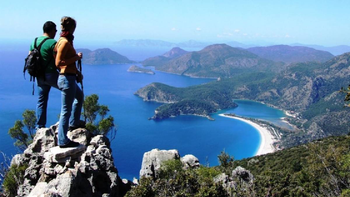 Bu yol dünyanın en güzel yolu! Görmek için akın akın o ilimize geliyorlar... Şehrin telaşından kaçanlar buraya geliyor