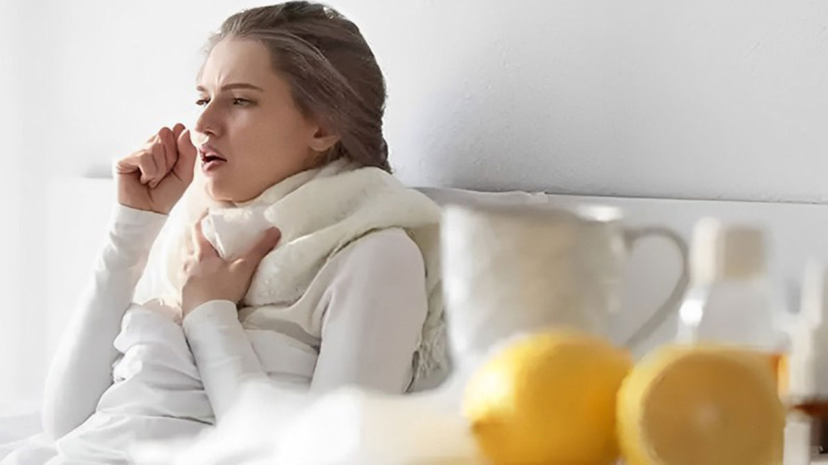 Öksürüğü şıp diye kesiyor: Meğer bu kadar kolaymış! Geçmeyen öksürük için ılık suya bir kaşık atıp için