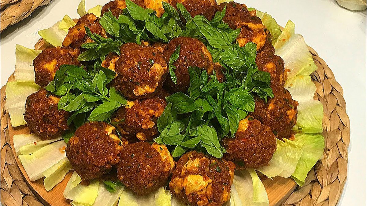 Herkes altın gününe sizi isteyecek! Urfa'nın meşhur yumurtalı köfte tarifi: Tam komşuya hava atmalık