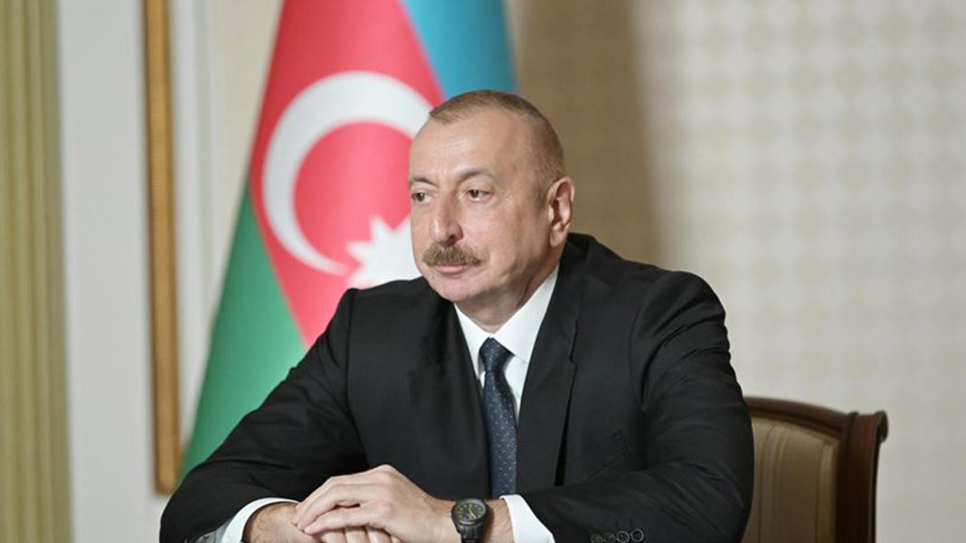 Azerbaycan lideri Aliyev’den sandıktan zaferle çıkan Pezeşkiyan’a tebrik