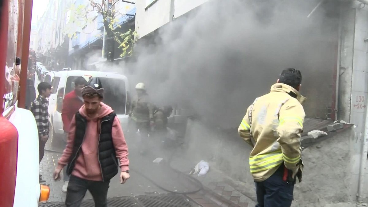 Sultangazi'de ayakkabı atölyesinde yangın