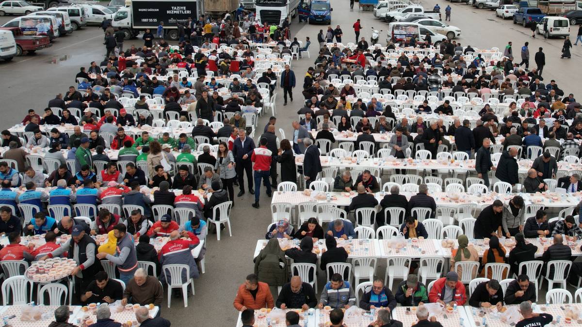 Kumluca’da Beykent halinin yeni sezon açılışı gerçekleşti