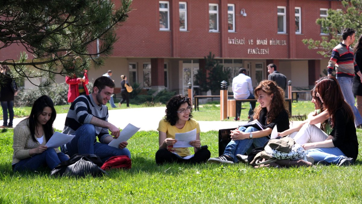 İstanbul'da üniversiteli olmanın maliyeti açıklandı: Asgari ücret öğrenciye bile yetmiyor