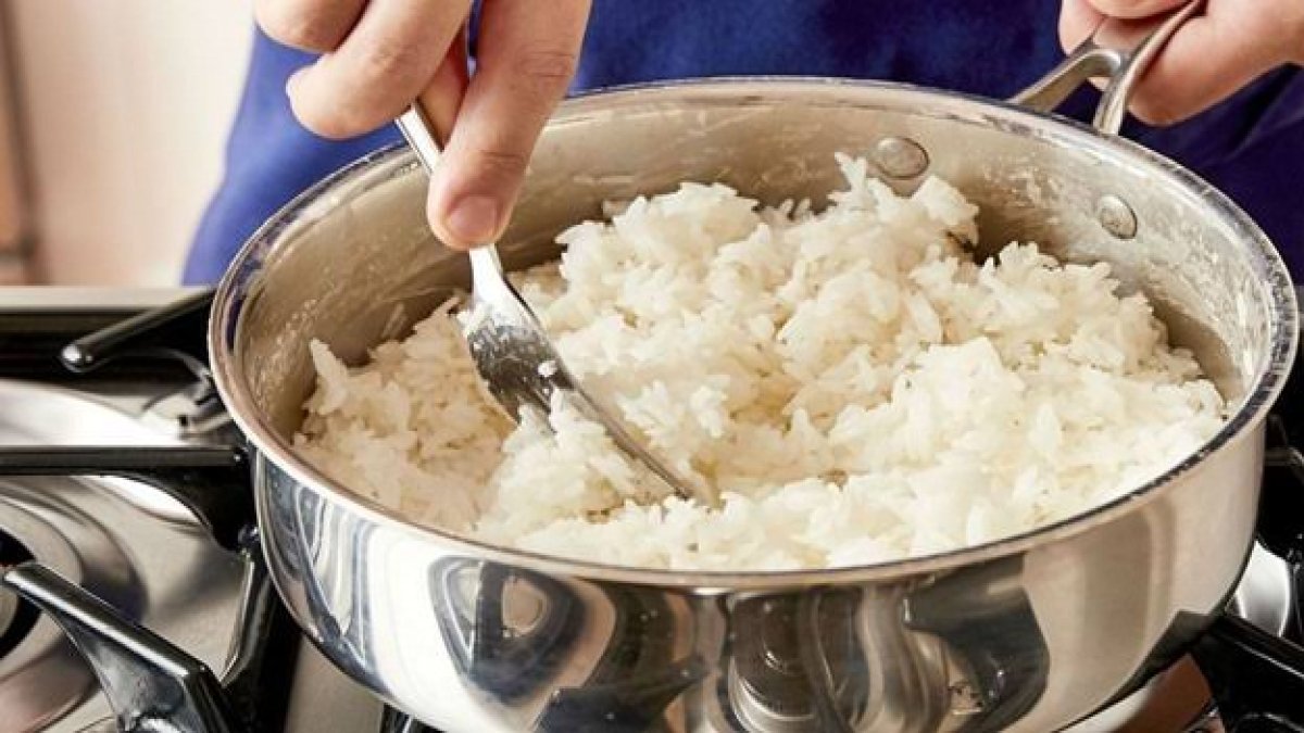 Dibi tutan pilava 1 kaşık bunu ekleyin anında tane tane olacak