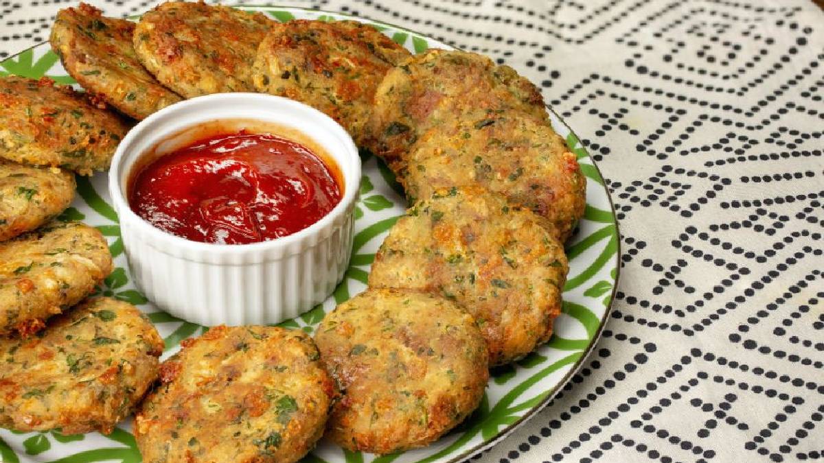 Bayatlayan ekmeklere lezzetli çözüm! Herkes kıymalı zannedip yiyecek! İşte bayat ekmek köftesi tarifi…