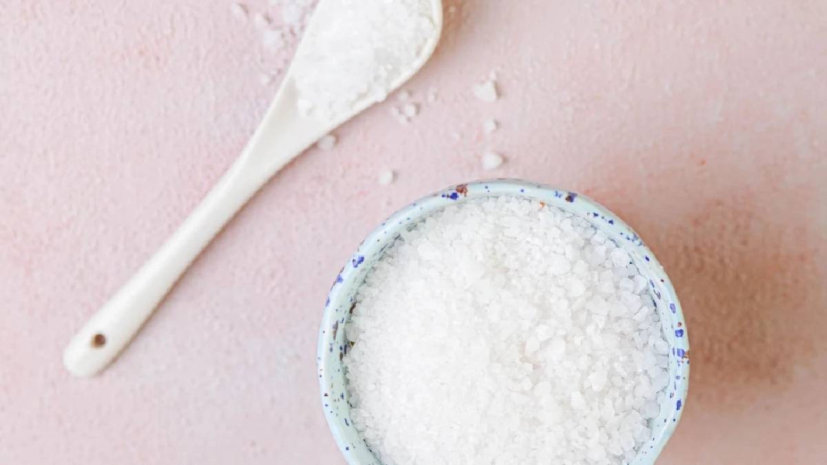 Marketlerde 5-10 TL’ye satılıyor! Yemeklere değil temizliğe kullanan etkisine şaşıyor: Ütüden çamaşır makinesine süper kurtarıcı