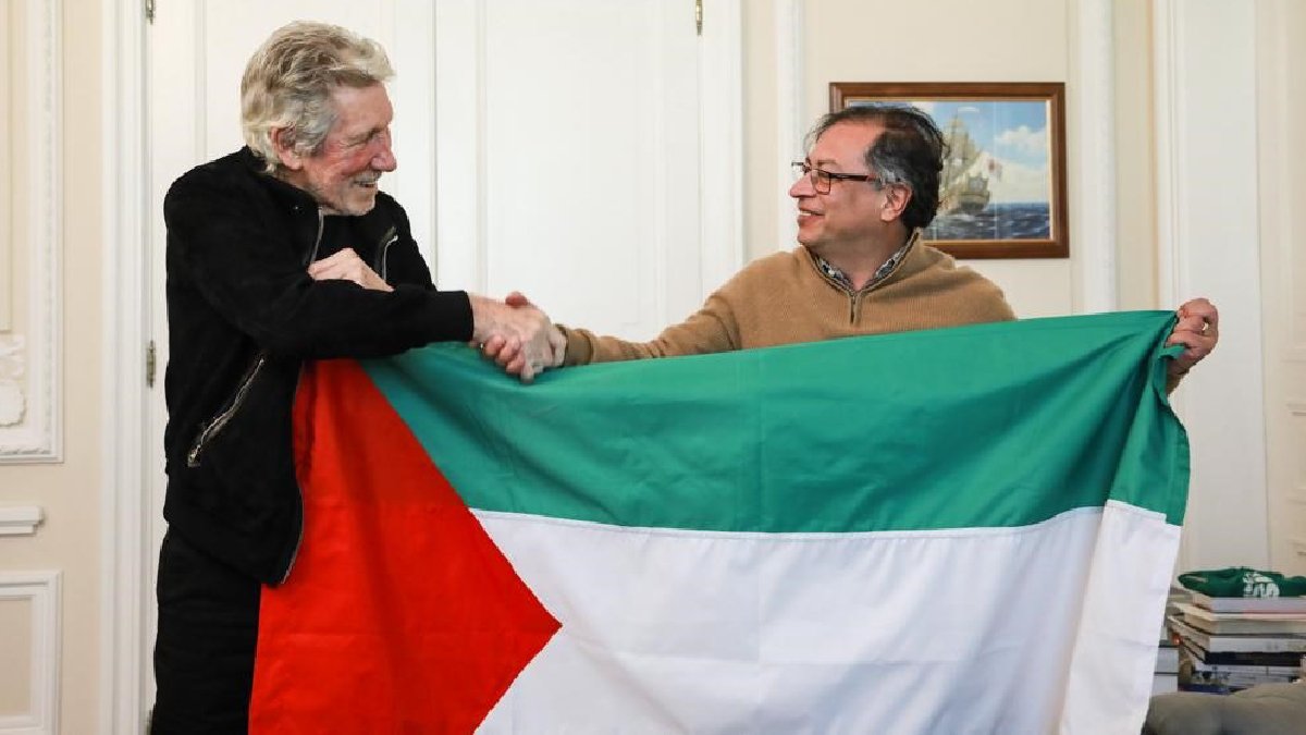 İngiliz müzisyen Waters Filistin bayrağı açtı