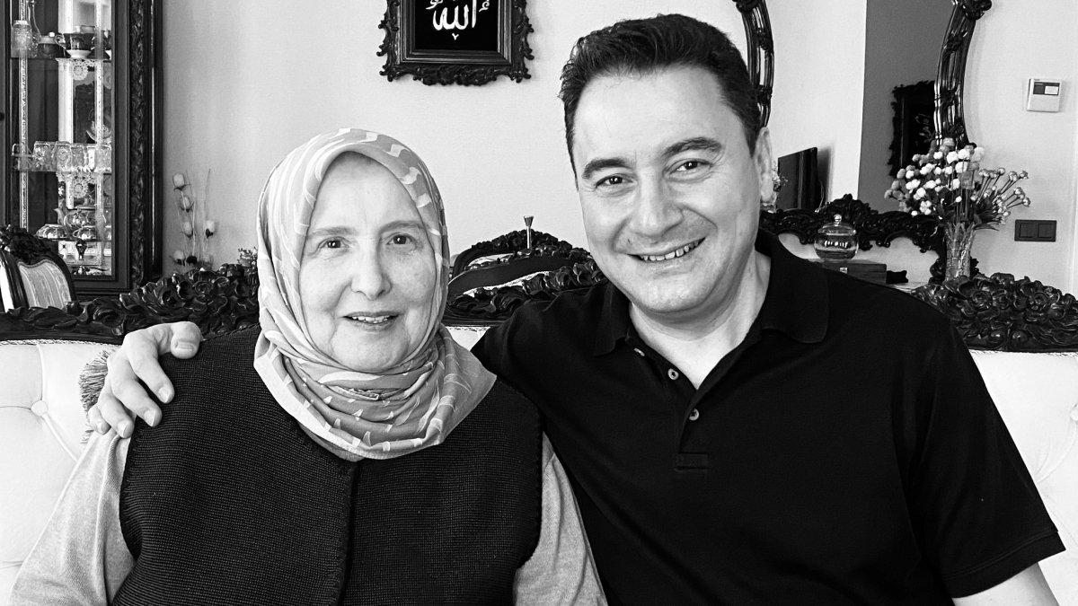 Ali Babacan'ın annesi hayatını kaybetti
