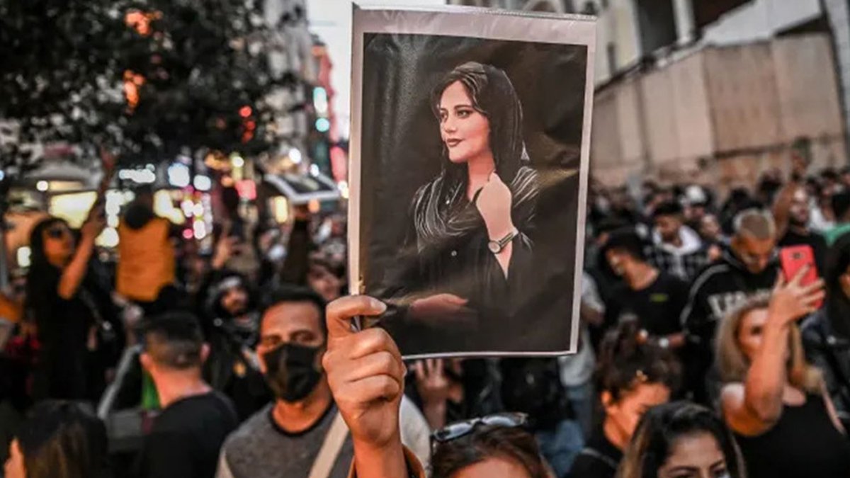 Sakharov Ödülü'nü almaya gidiyorlardı: Mahsa Amini’nin ailesine İran’dan çıkış yasağı