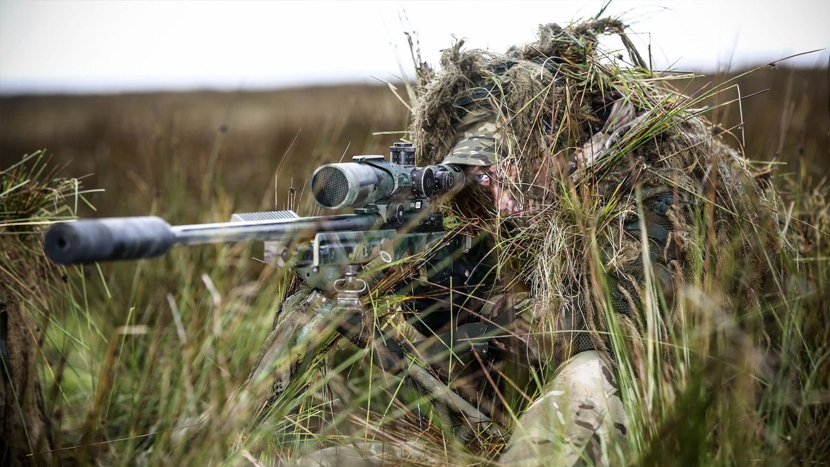 Kilometrelerce uzaktan vurdu! En uzaktaki hedefi vurma rekoru 58 yaşındaki askerde