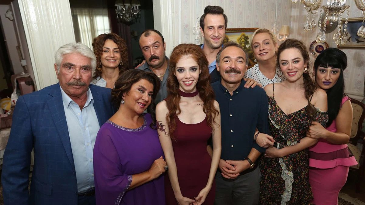 Gişe başarısıyla Türk sinema tarihine geçmişti: Aile Arasında 2 geliyor