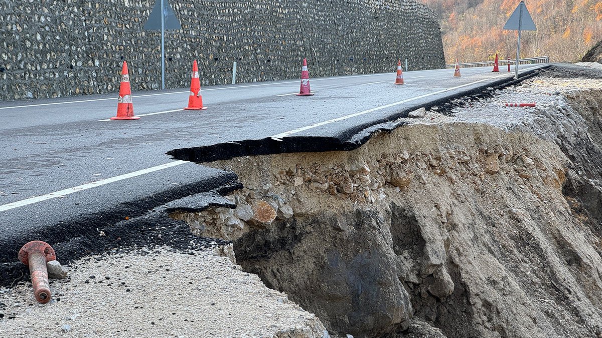 Bartın-Kastamonu kara yolunda heyelan