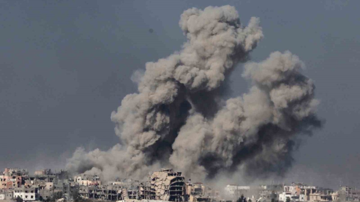 İsrail Gazze'deki Kemal Advan Hastanesini kuşattı