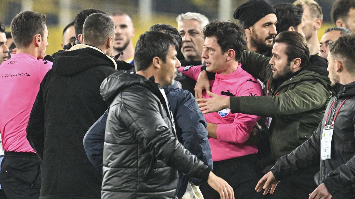 AK Parti Faruk Koca'yı disipline sevk etti