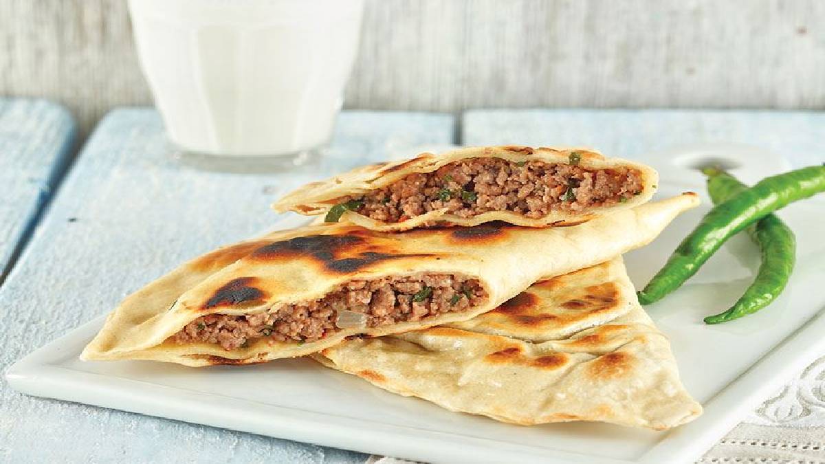 Lahmacun severler bayılacak! Dışı gözleme içi lahmacun! İşte Mardin'in yöresel lezzeti sembusek tarifi…