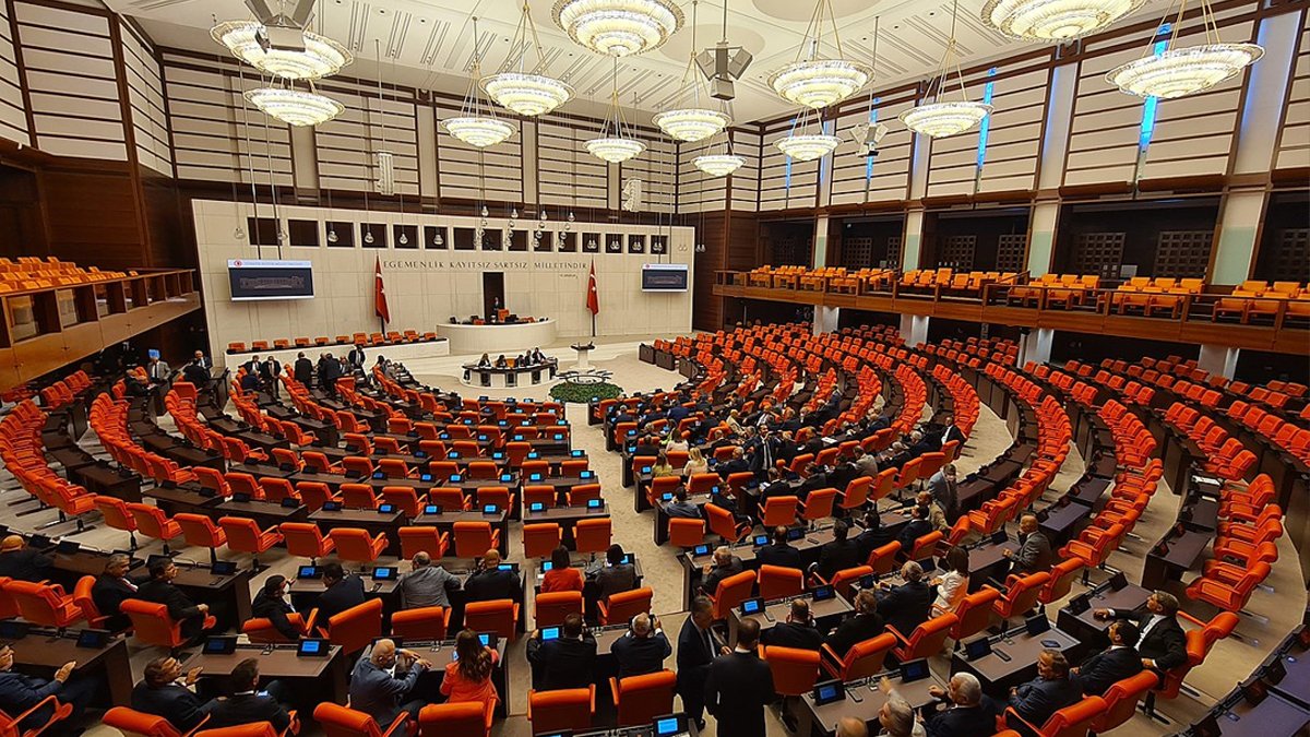 Seçimden bugüne Meclis'in bilançosu: 52 istifa, 1 ihraç, 1 vefat