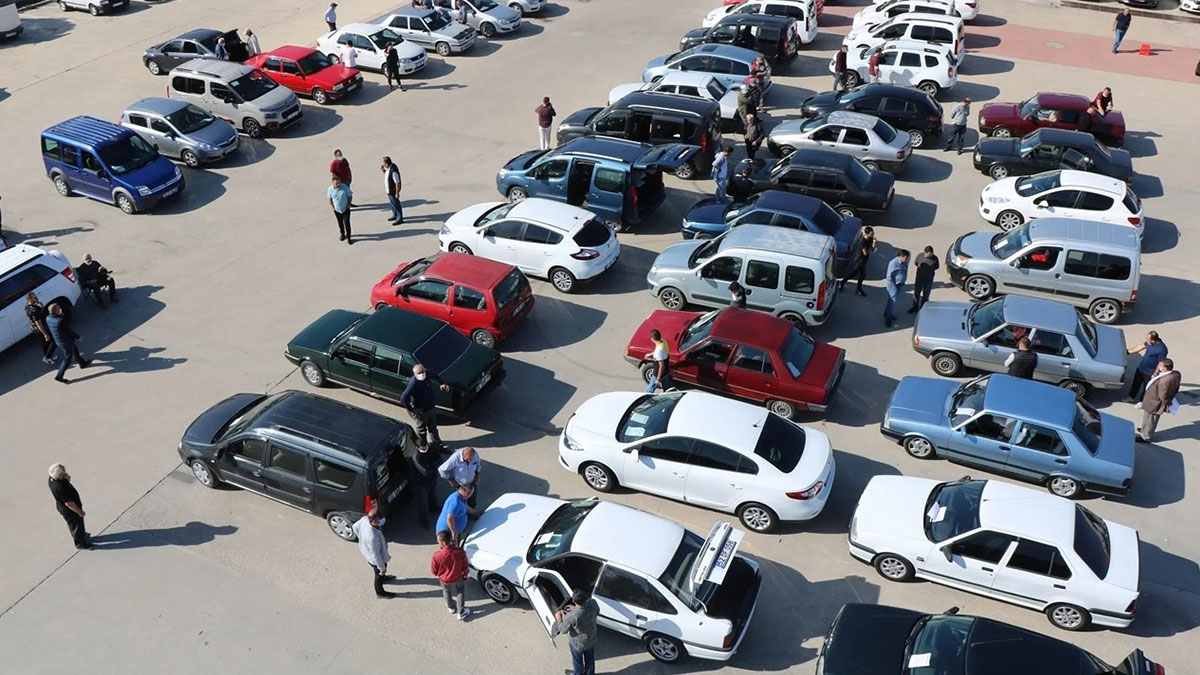 İkinci el araba piyasasında tablo değişiyor, hazır olun! Sektör temsilcileri 'Şu an en dipteyiz' diyerek uyardı