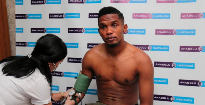 Samuel Eto'o 10 korumayla hastaneye gitti